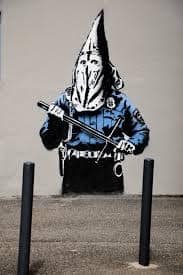 Mural urbain KKKOP de Goin photographie en rue, vue rapprochee.